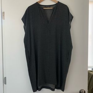 VINCE 100% Silk printed dress